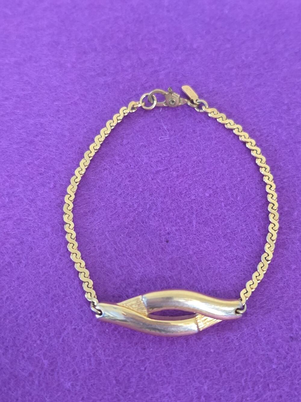 Vintage Monet Bracelet Abstract Wavy Ribbon Curved Central Bar Gold Tone Sz 6.25